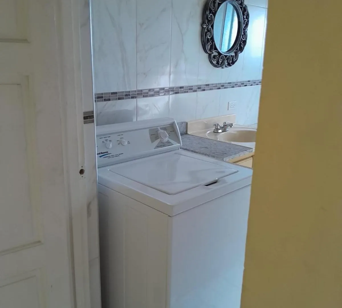 Jamaica Oasis Suite Portmore 0*,